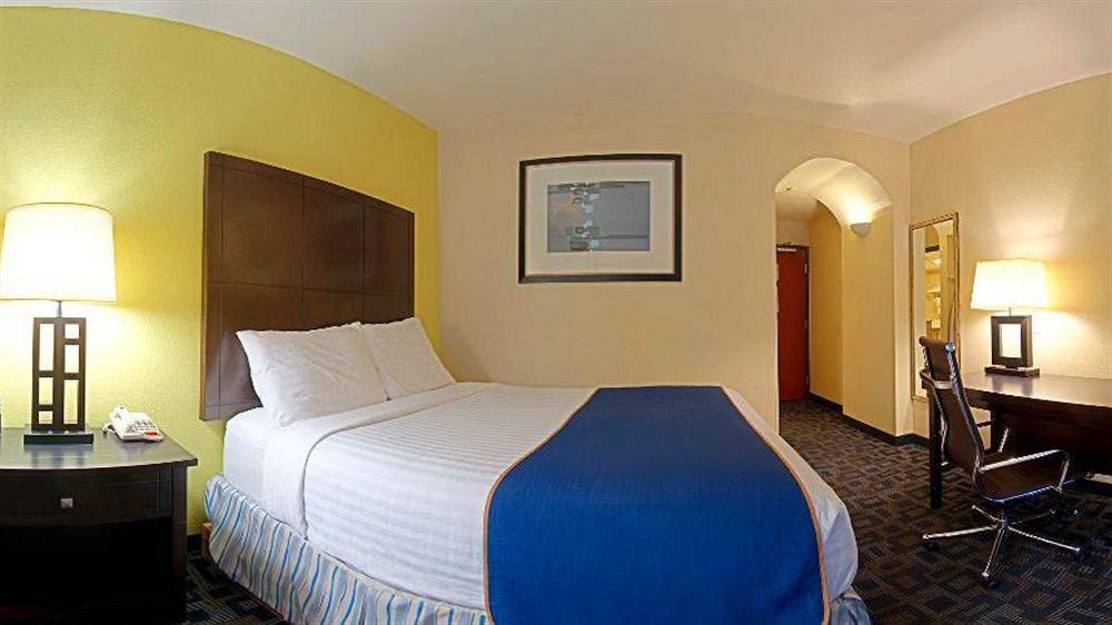 Super 8 By Wyndham Irving Dfw Airport/South Hotel Exterior photo